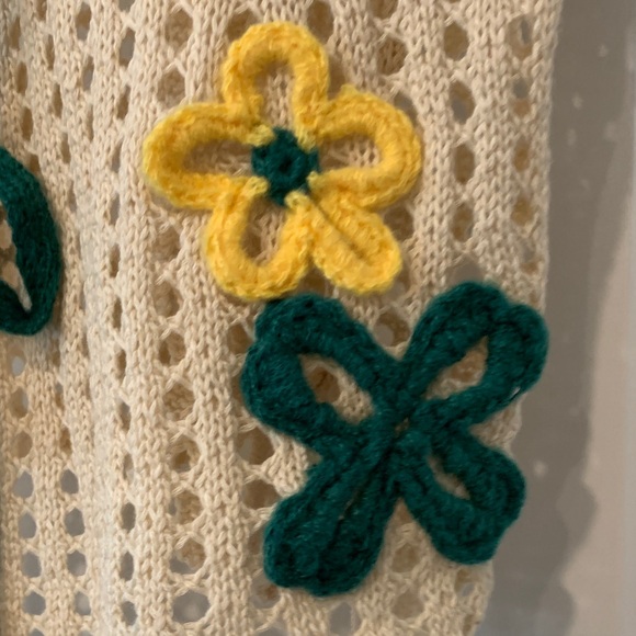 Contemporary complete Cream Crochet Floral Tank Top with flowers SM NWT - Picture 4 of 7